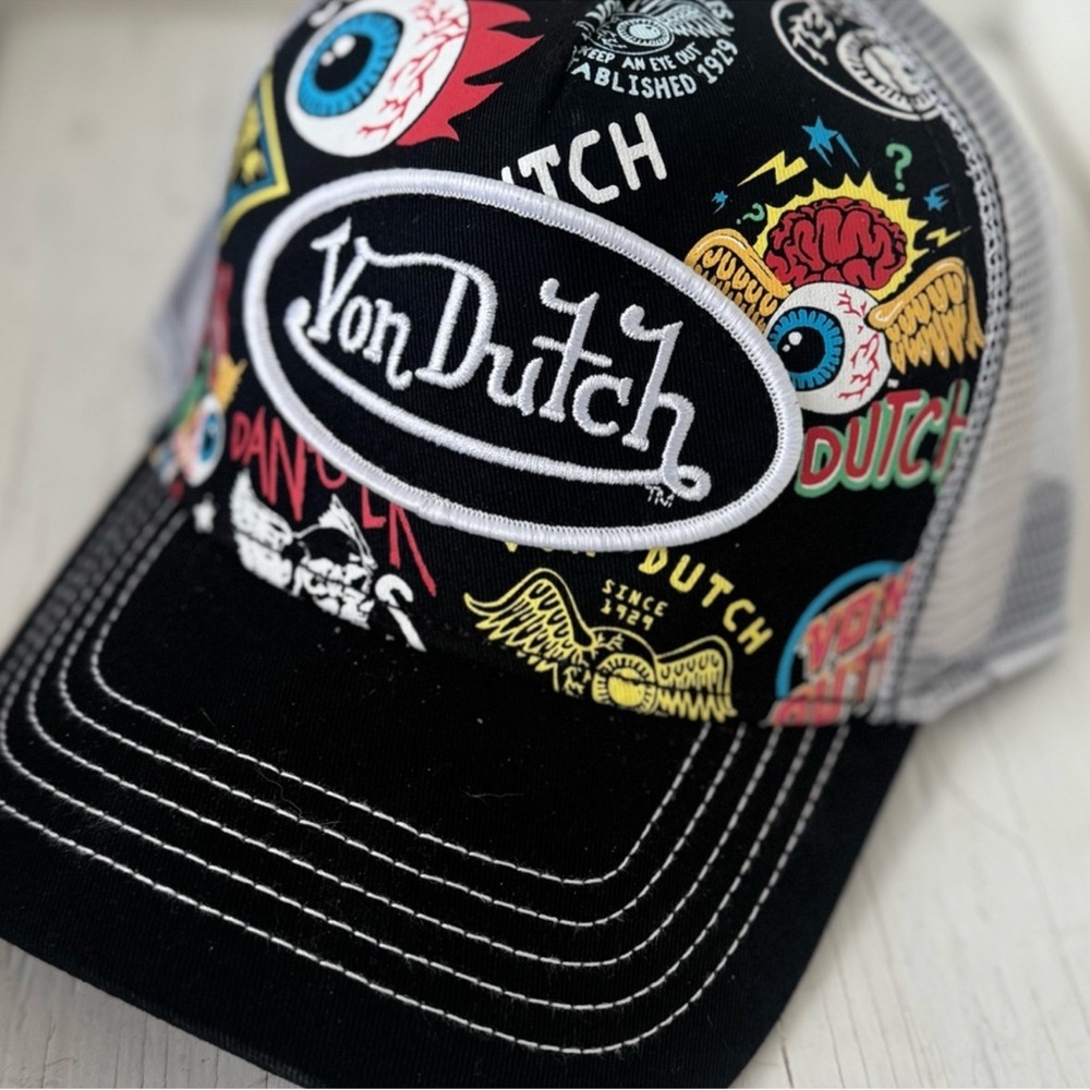 Von Dutch
NWT Von Dutch Jax All Over Print
Classic Trucker Hat 
Unisex